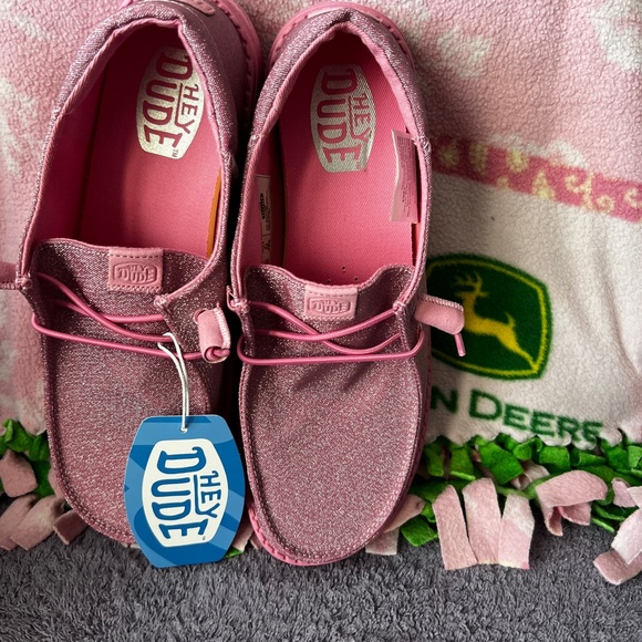 Hey Dude Women’s Pink Metallic Slip-On Sneakers - Picture 3 of 7